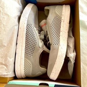 Women's Gray Magellan Outdoors Tidewater
162305 Sneakers Size 8